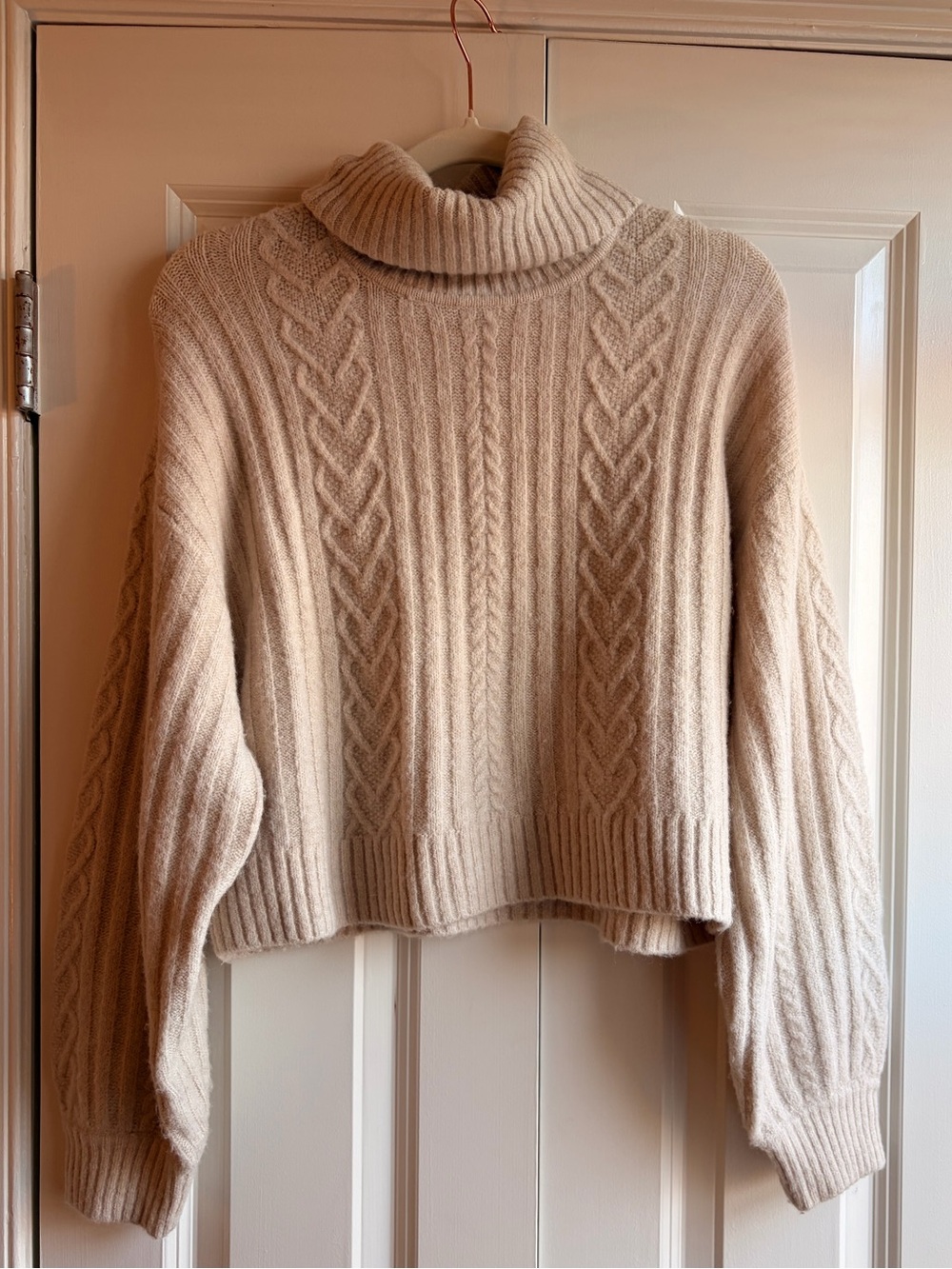 HM cable knit oatmeal beige relaxed fit turtleneck long sleeve sweater medium